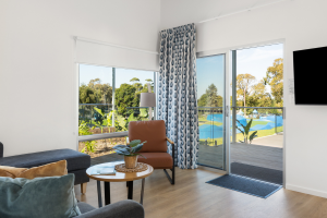 Lakeside Villa 3 Bedroom-lounge